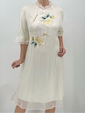 Vintage 70s Cheongsam Qipao Chiffon Embroidered Floral Classic Evening Dress